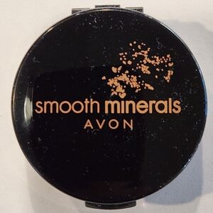 Avon Smooth Minerals Powder Foundation Light Beige (M05)